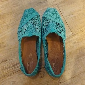 Turqouise lace TOMS